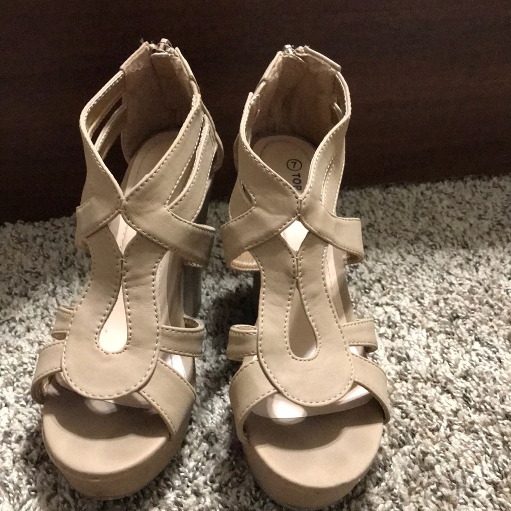 Nude wedges